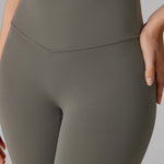 Women's Hugcurve No Front Seam Flare Leggings 31'' Blackberry