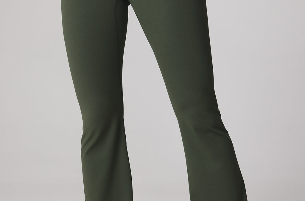 Women's Hugcurve No Front Seam Flare Leggings 31'' Aspen Olive